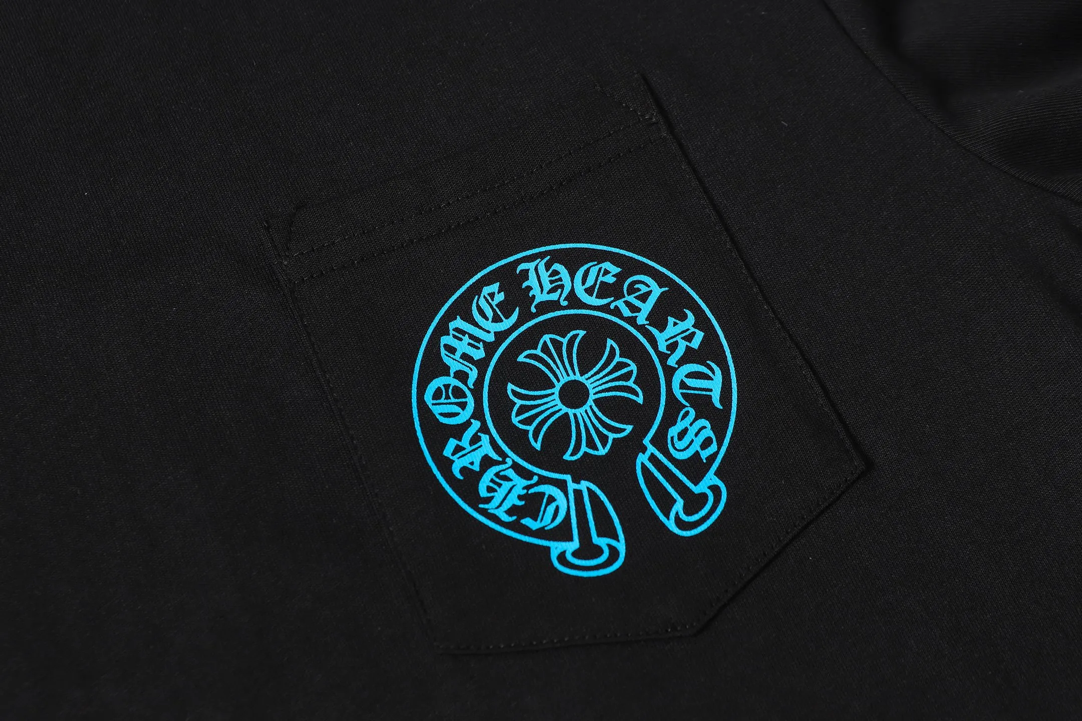 P160 Cross-border model, please do not place an order if you pursue quality - Chrome Hearts/Chrome Heart Sanskrit Cross ✝️ printed popular long-sleeved T-shirt - High weight, high density and high quality. The wool is soft, delicate and skin-friendly. It feels soft and silky. It has excellent warmth and skin-friendly properties. - Customized weaving and dyeing, no color difference, no matter the fabric or workmanship details, beat the ordinary version on the market -Colour: black white -Size: S M L XL